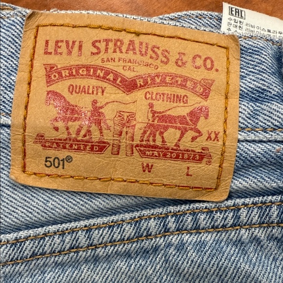 Levi's Light Blue Jean Cut-offs W 29 - Picture 7 of 12